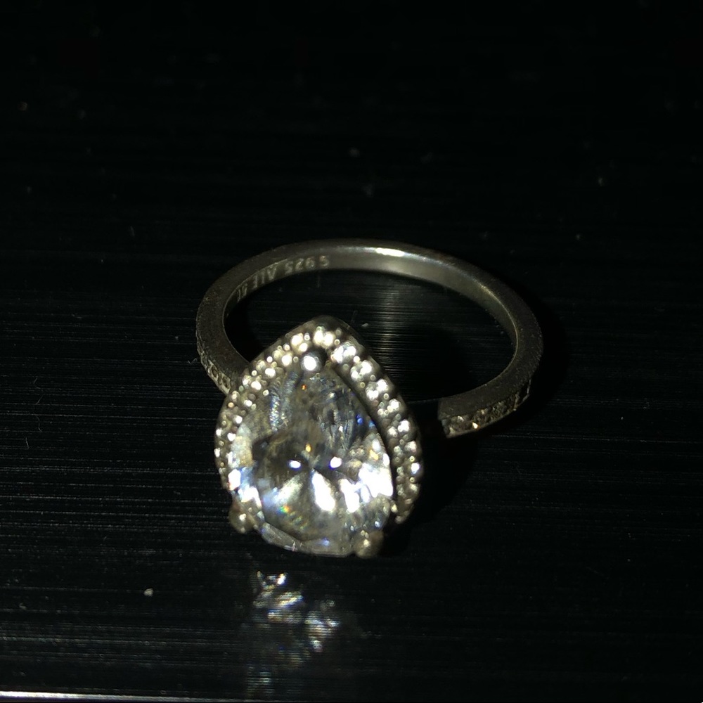 Pandora teardrop ring